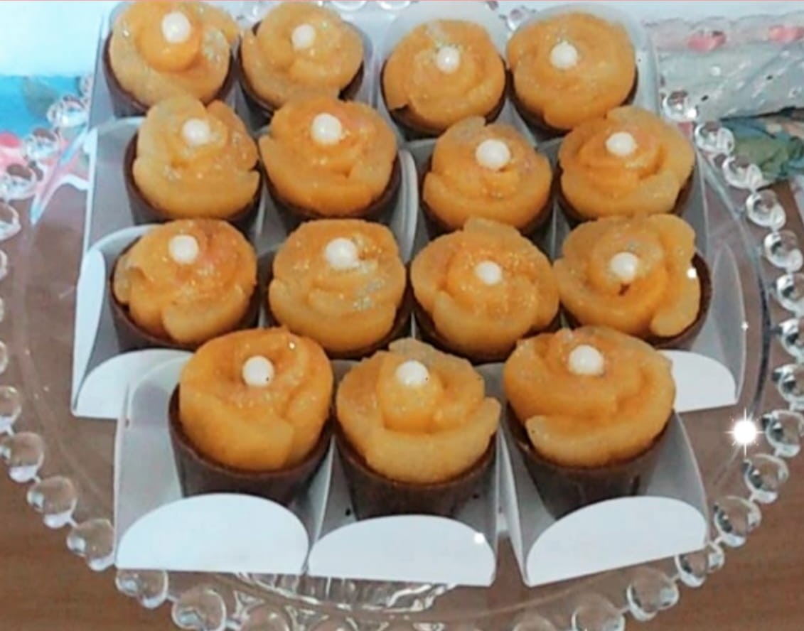 Rosa de Damasco — coco, brigadeiro branco ou baunilha