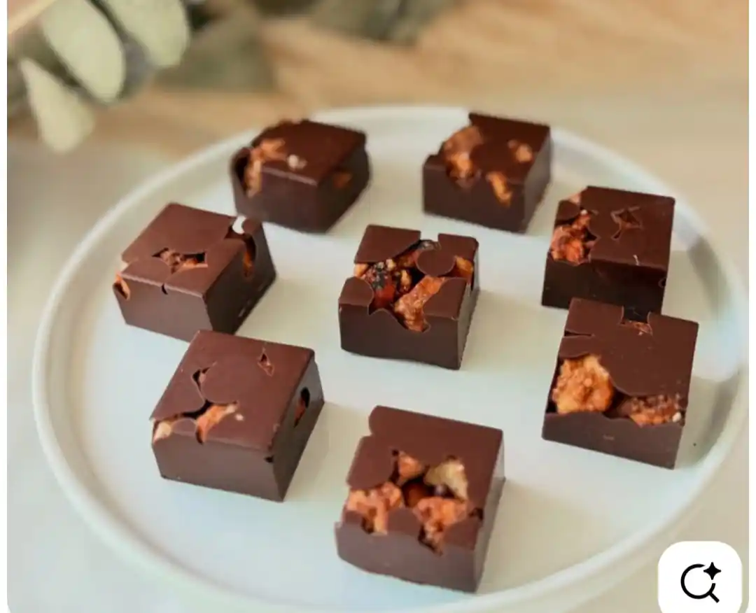 Bombom maciço de frutas secas — chocolate ao leite ou branco